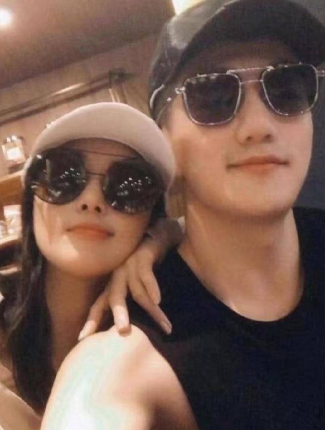 因为|张馨予自黑式调侃否认二胎传闻，暗戳戳秀恩爱，凭婚姻逆袭人生