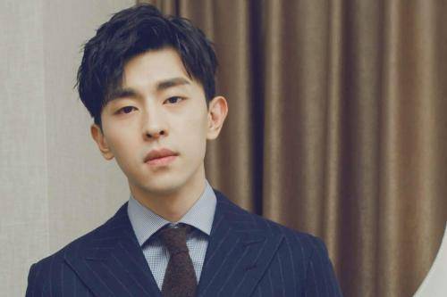 演技|有种“遗传”叫邓伦母亲，以为儿子够帅，看到妈妈后，请原地出道