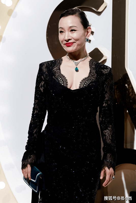 身材|陈冲不走寻常路，壮硕身材穿紧身蕾丝裙气质惊艳，年过半百依旧美