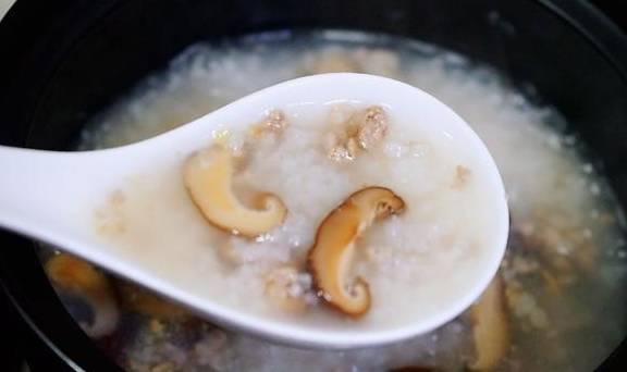 蔬菜|秋季早餐，得常喝这种蔬菜粥，口感咸香糯滑，促进食欲一天都精神