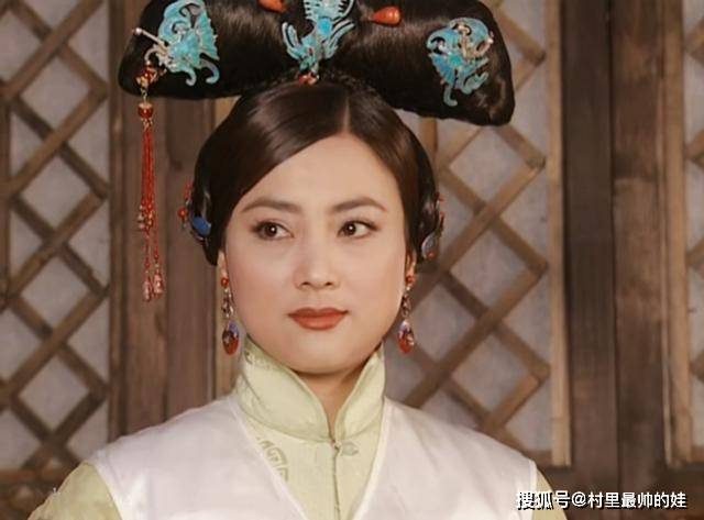 人都忽略了当时一个重要的人物,那就是国主福晋哲哲,她是庄妃的亲姑姑