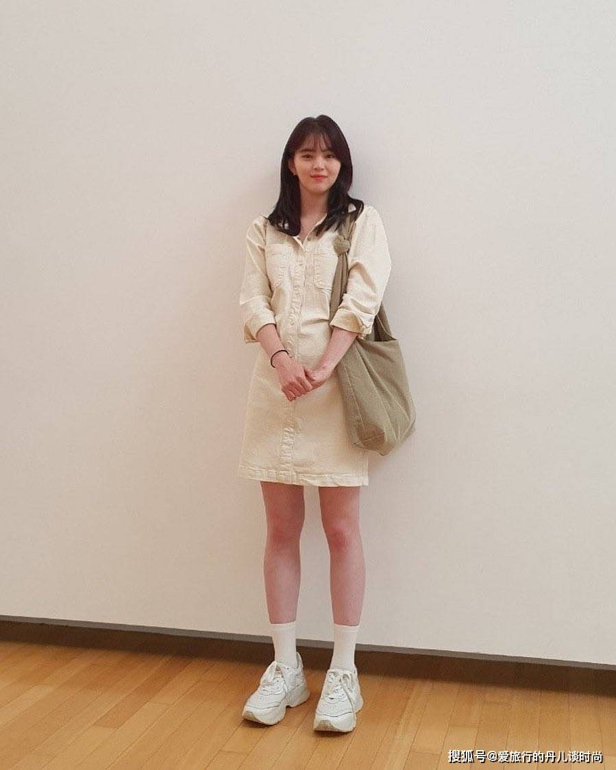 颜色|跟着韩剧《无法抗拒的他》学穿搭，韩素希的时尚减龄穿搭大合集