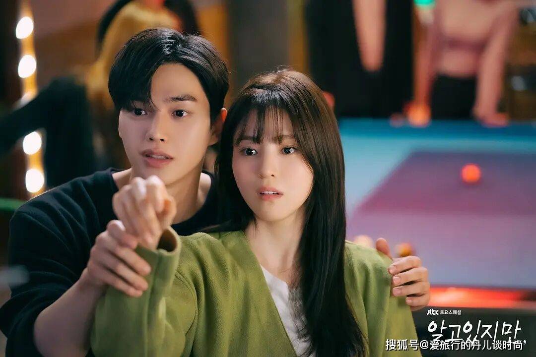 颜色|跟着韩剧《无法抗拒的他》学穿搭，韩素希的时尚减龄穿搭大合集