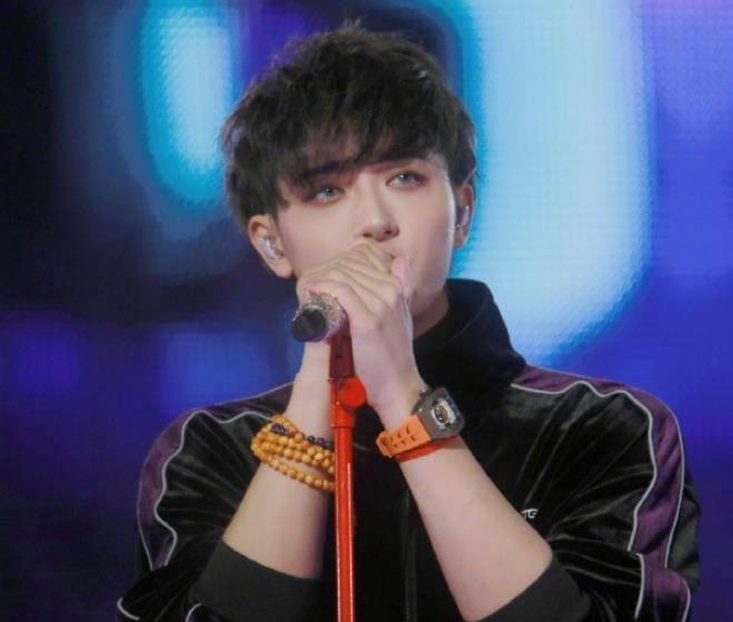 舞台|全新晚会嘉宾将来袭,网传黄子韬会来袭,还有圈内当红恩爱情侣!