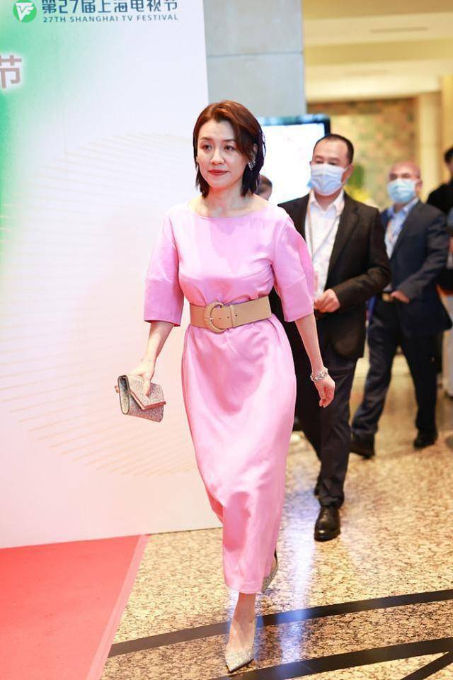 身材|刘翔二婚老婆颜值普通，剪时髦“鲶鱼头”穿连衣裙，也没啥抢眼感