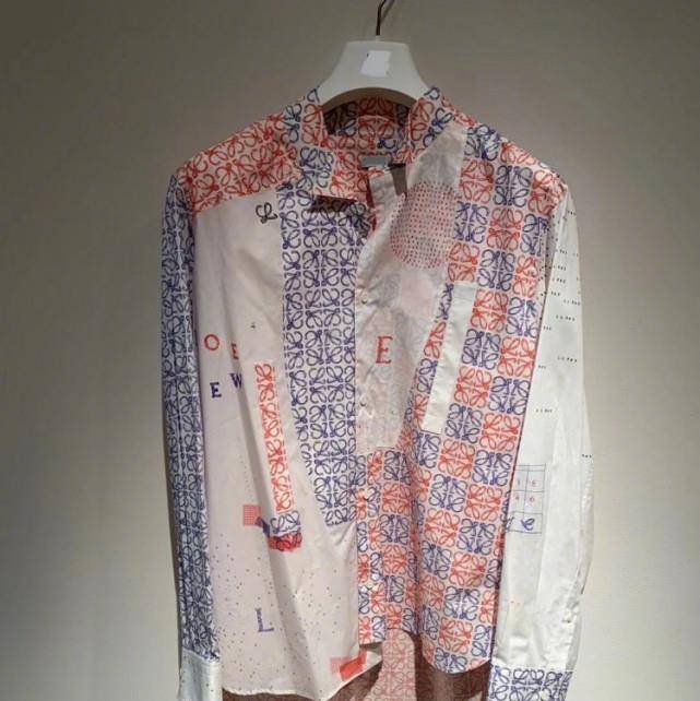 沙溢|沙溢被质疑系错了扣子，幸好同款衬衫被翻出，鹿晗也有过同样经历