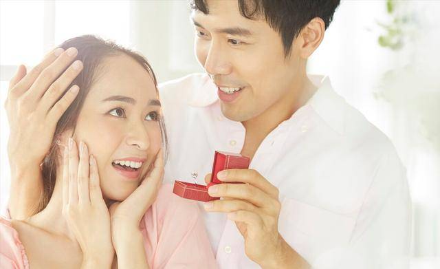 凤凰男妄想把妻子的房子送给妹妹作陪嫁房 却葬送了自己一生幸福 董建峰
