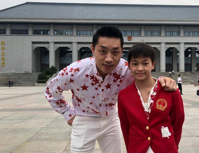 瞬间|小团宠全红婵太火！多位奥运冠军熊抱要合影，与朱婷两度上演最萌身高差
