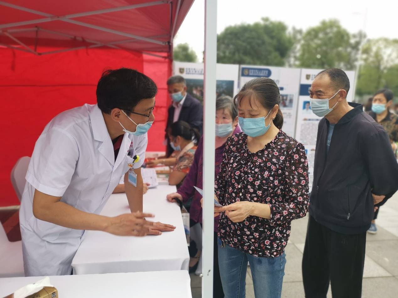 服务|“关注老年疾病，共促身心健康” 为老年朋友撑起关爱健康的“保护伞”