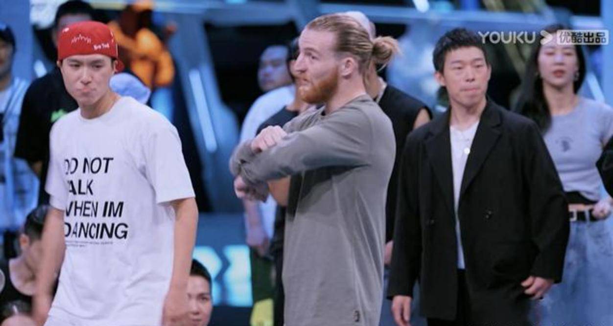 Battle|《街舞4》波子跳舞，国外舞者质疑抄袭，网友评论国外舞者不礼貌？