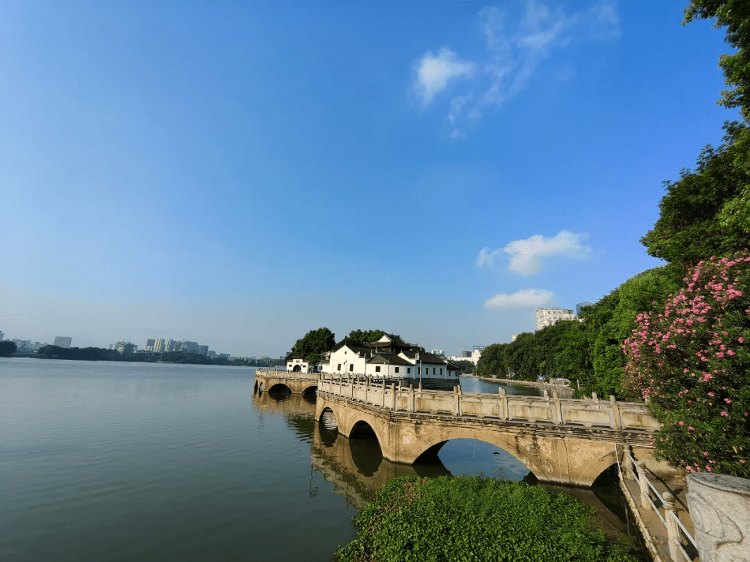 九江秋日的湖景