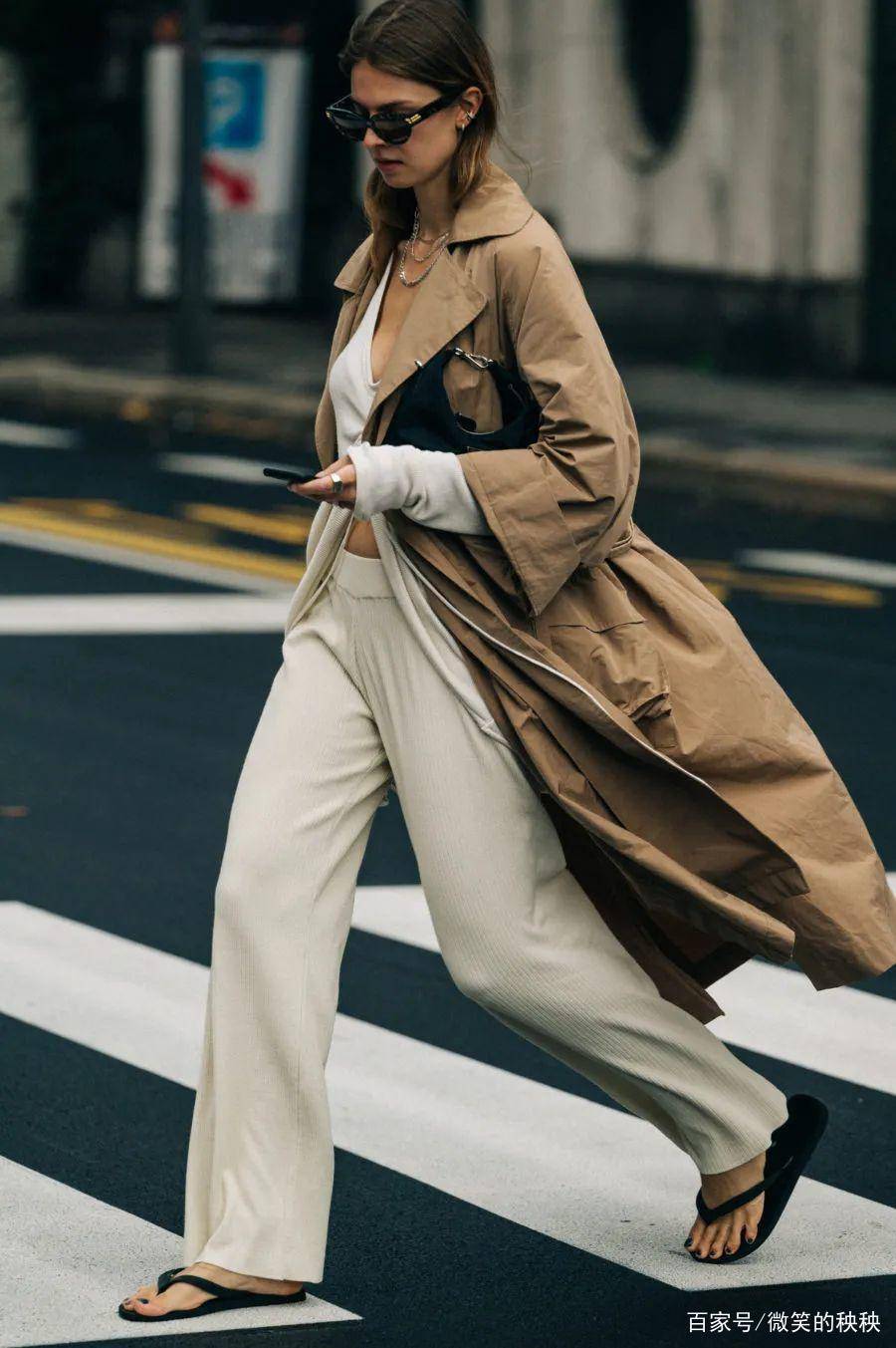 身材|入秋后买裤子，这一款真值得考虑，藏肉又有型