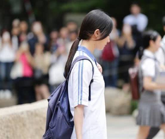 什么|有种“扮土失败”叫刘亦菲,穿廉价校服走校园,才懂啥叫气质