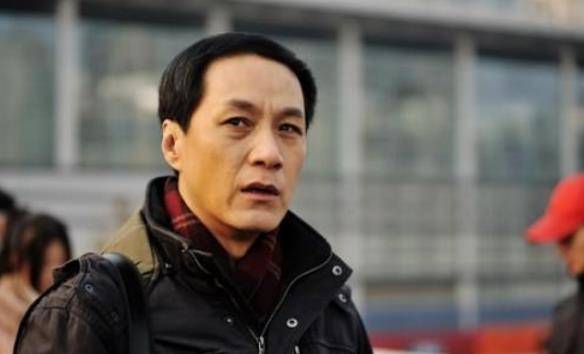 冯远征|搭档梅婷走红，娶大8岁二婚妻子的冯远征，无儿无女却恩爱27年