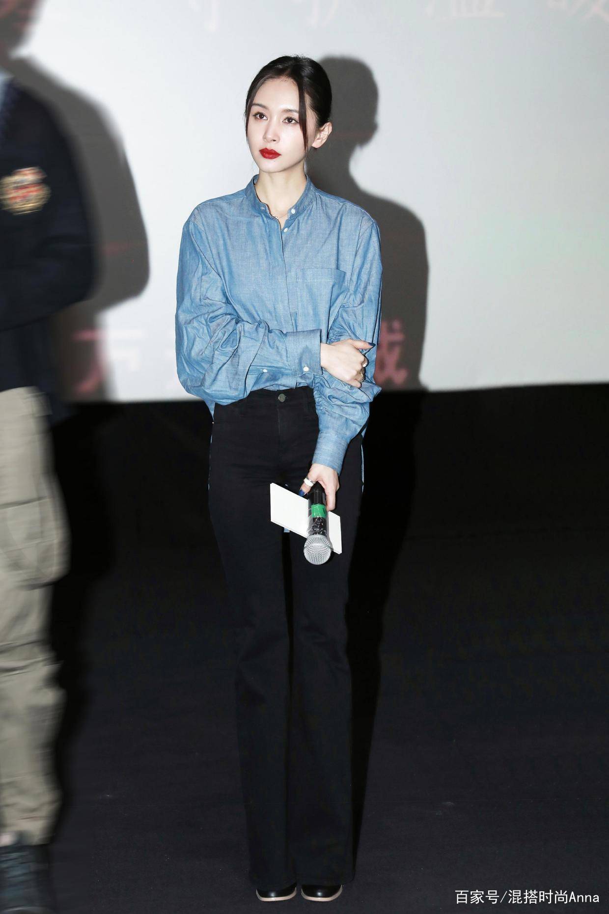 宣萱|51岁宣萱同框林峰看剧,衬衫配小脚裤好少女,比小9岁林峰还年轻