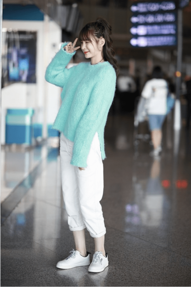 卫衣|30多的沈梦辰其实也不咋年轻了，但穿得却像高中生，还有小女孩样