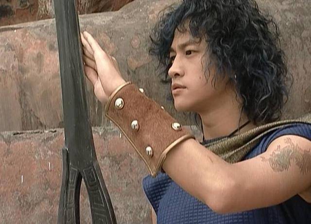 《风云》步惊云自创三霸剑,三霸掌,比肩剑廿三,为何很少动用?_聂风