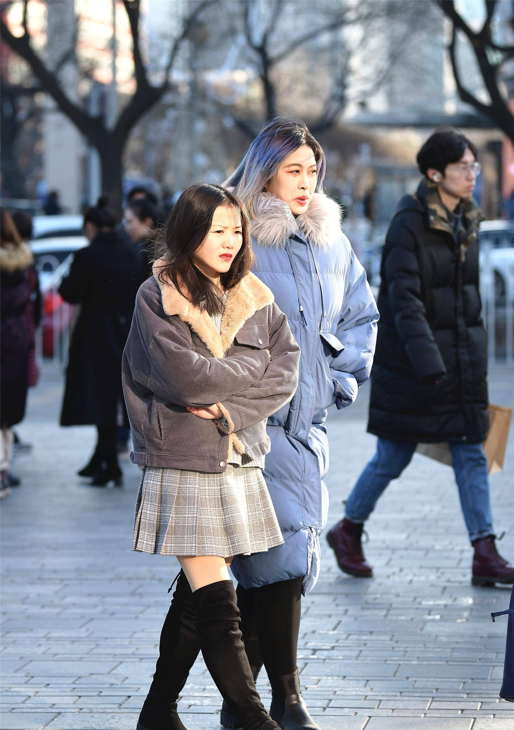 身材|冬天依旧有逛街的热情，特别是约上闺蜜
