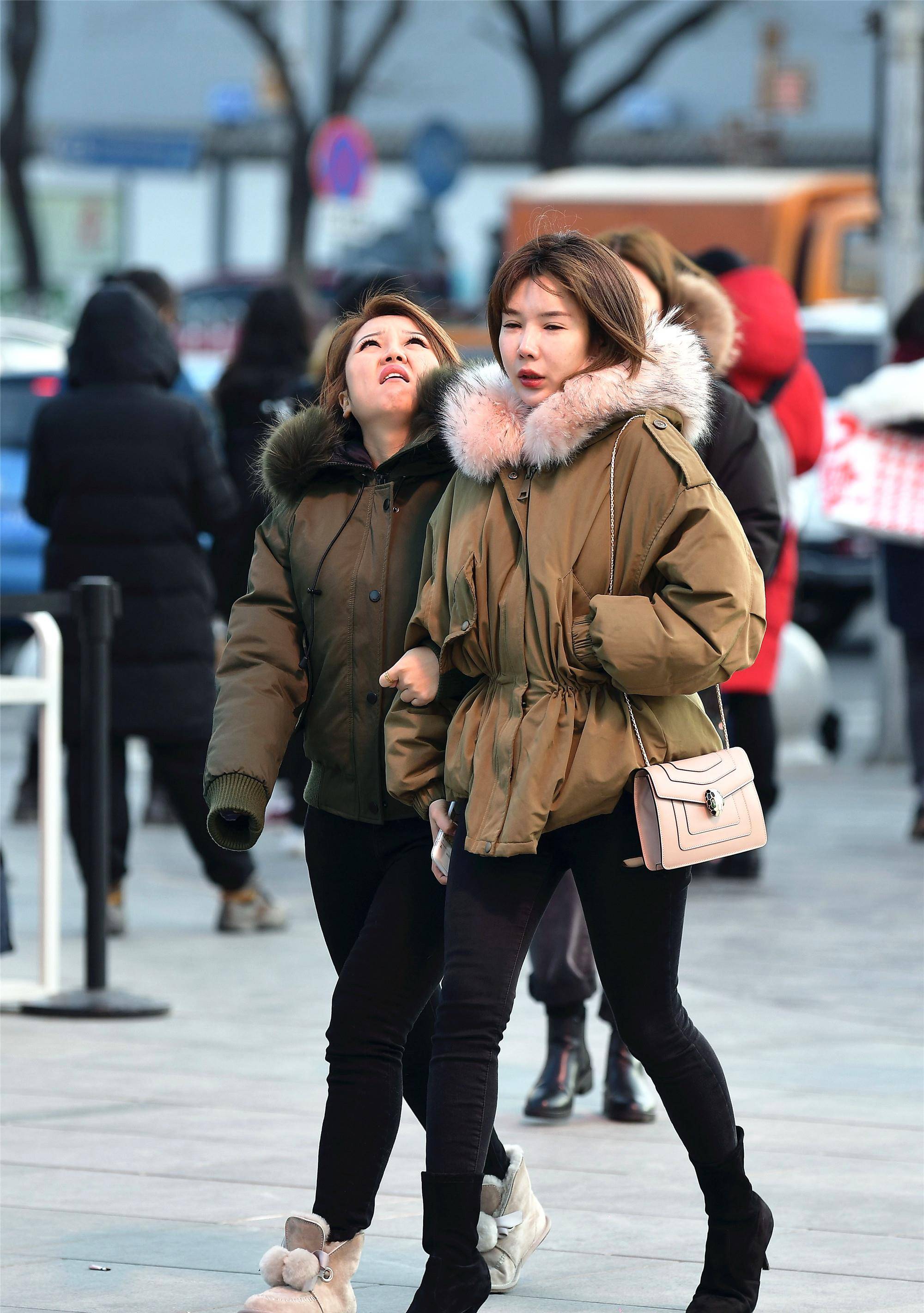 身材|冬天依旧有逛街的热情，特别是约上闺蜜