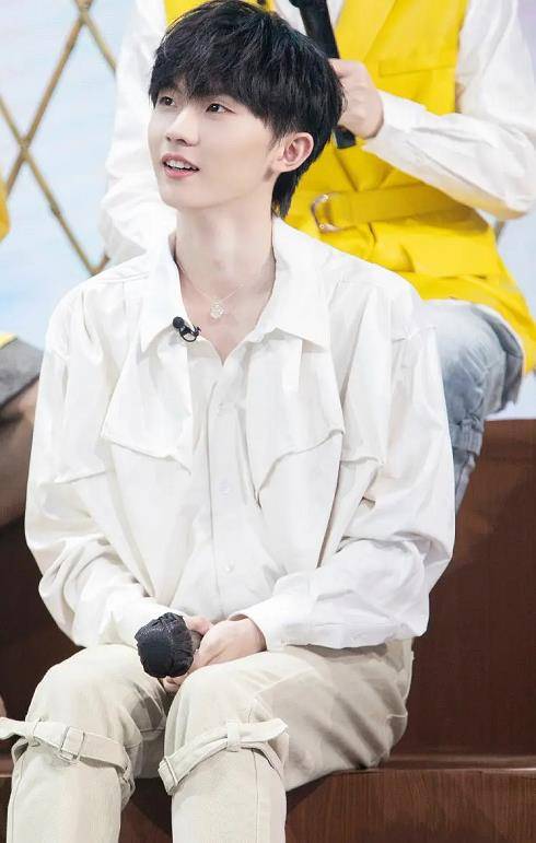 未成年|马嘉祺亮相TNT团综，自我介绍亮点十足，粉丝却祈求别上热搜