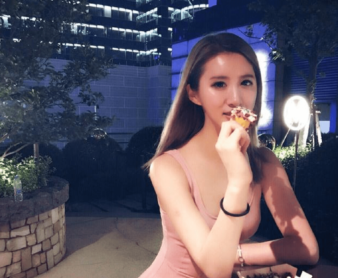 她是中国跳水第一美女,14岁获得世界冠军,为何17岁被永久开除?_赵沁心