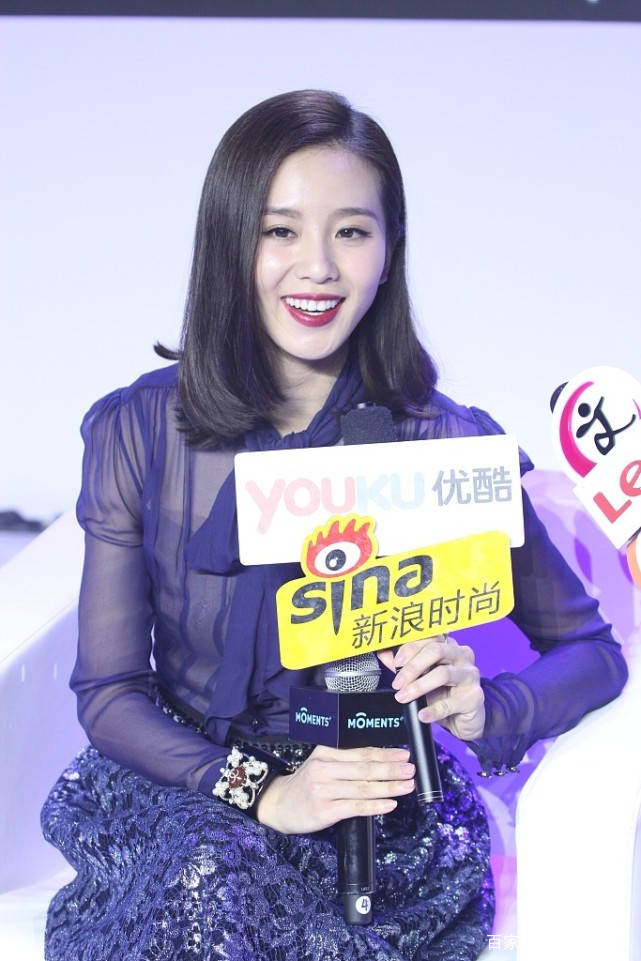 颜色|刘诗诗真是什么妆都敢化，口红颜色深到发紫，看着还有点妖