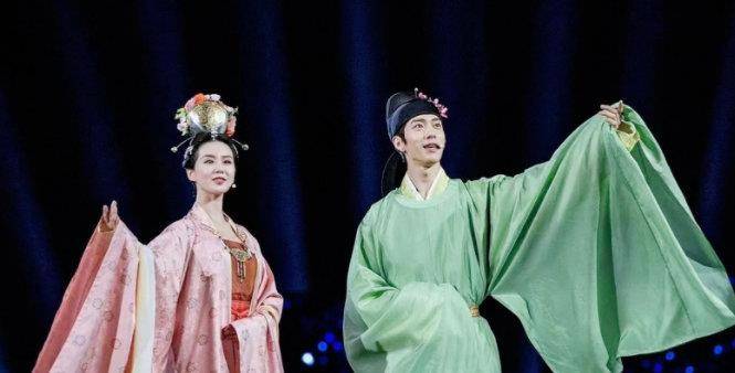 网友|古装造型yyds!刘诗诗井柏然中秋晚会预告,才子佳人,温婉美好