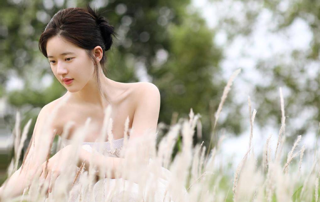 女友|杨洋新剧《且试天下》路透，雨中背起女友漫步，男友力爆棚太甜了