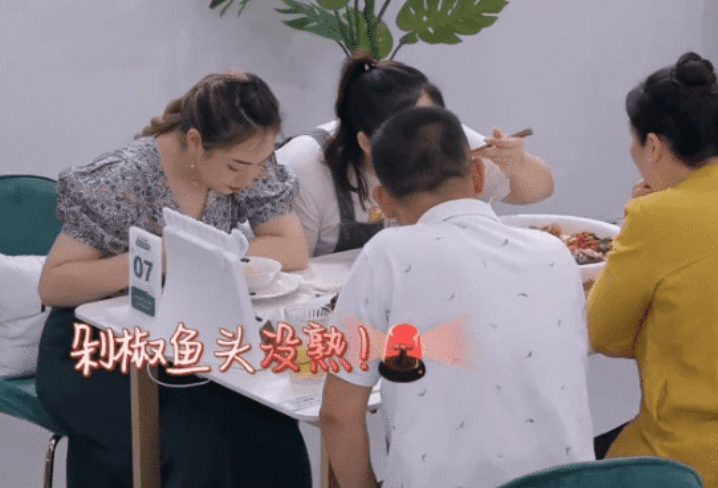 林述巍|《中餐厅》第八期:张亮林大厨的回归,扯下了节目的“遮羞布”