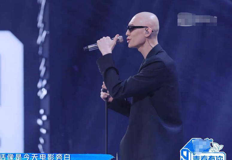 因为|梁森光头太吸睛，哪知“长发”模样火了，这颜值不当门面可惜了