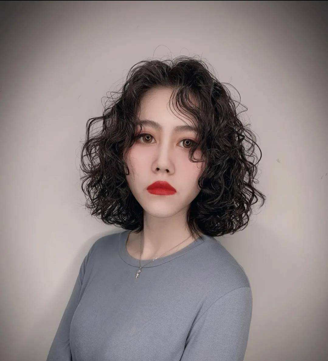卷发|2021新年换发型就选烫卷卷，14款洋气卷发送给你，好看又时髦