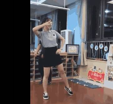 很漂亮|90后女幼师展示舞蹈，俏皮可爱，网友：3岁240个月还能去吗？