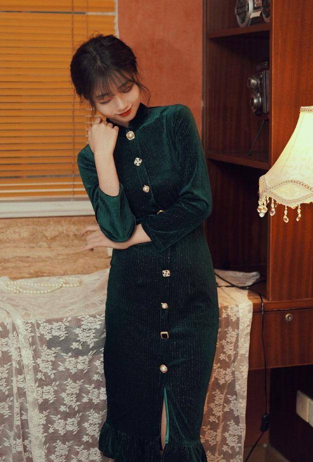 整体|张靓颖真是个“时髦精”，旗袍连体裤摩登洋气有气场，美得高调