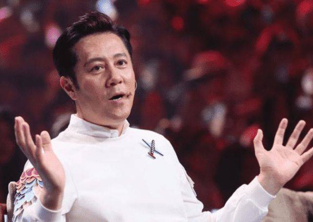 时代|两首歌吃一生，却说刘德华唱功不行，网友：哪来的自信？