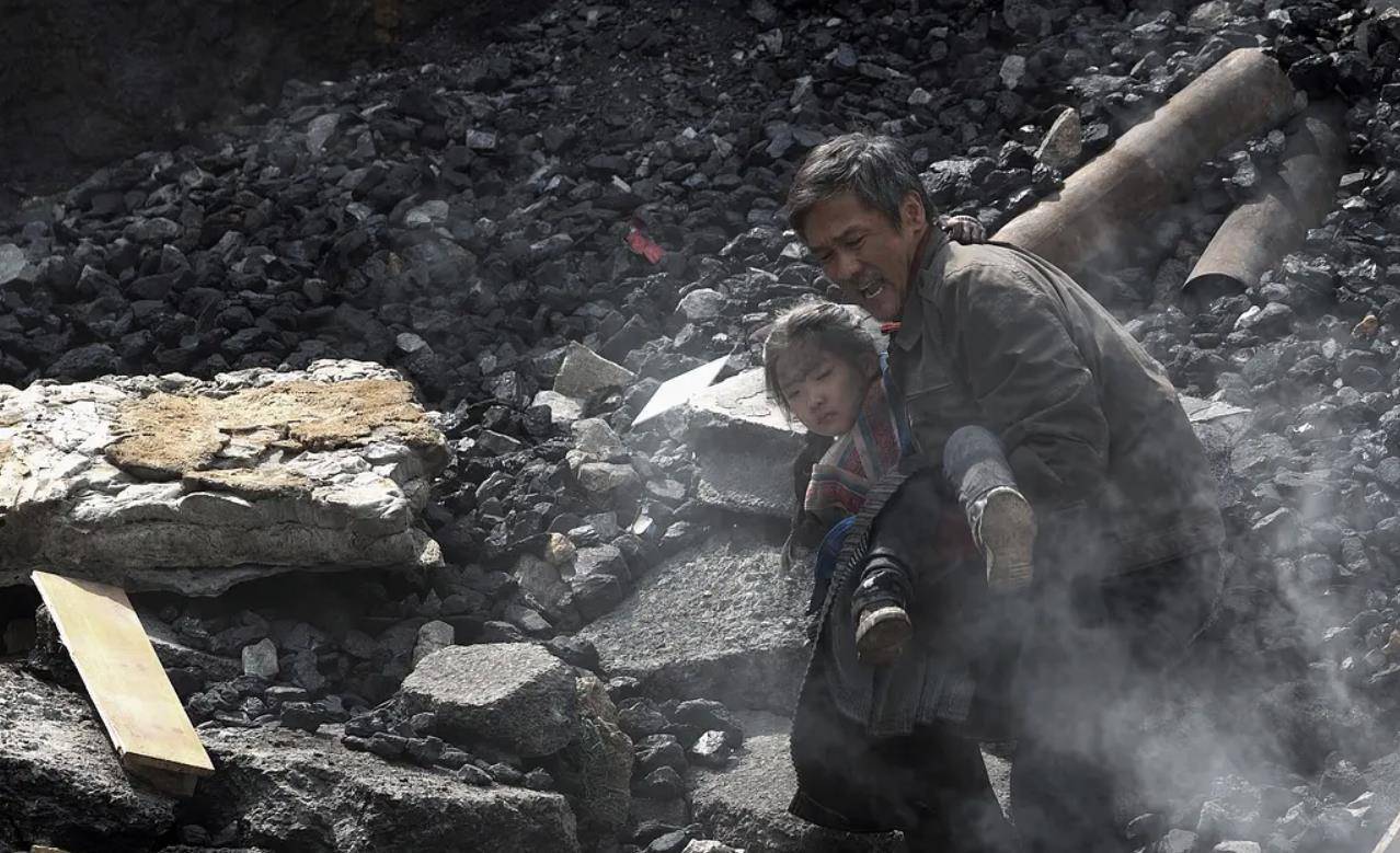 小洪|上线3天拿了9600多万票房！朱一龙新片《峰爆》，凭什么这么猛？