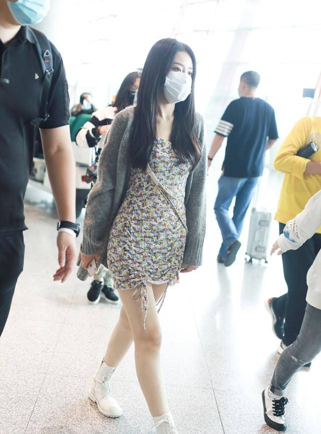 短裙|奔四女人别总穿牛仔裤，学陈数这样搭，优雅时髦更显气质