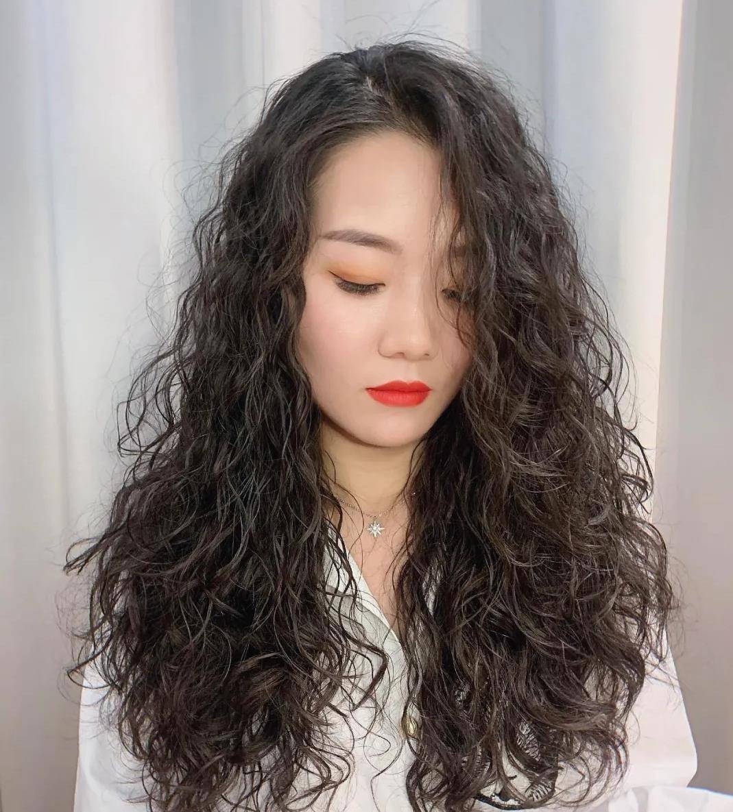 卷发|2021新年换发型就选烫卷卷，14款洋气卷发送给你，好看又时髦