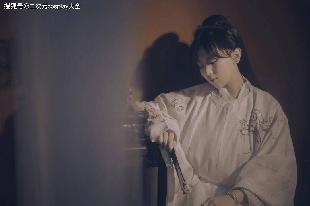 灯光|汉服写真：古朴的灯光，简单的呈现，却给人一种恬静悠然的感觉