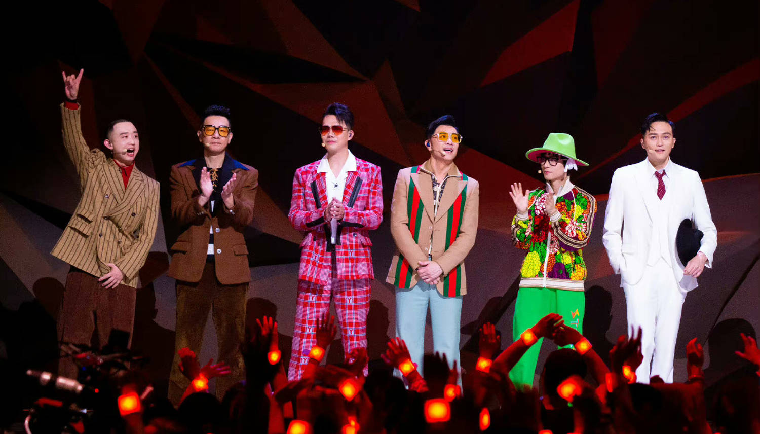 张晋|《哥哥》三公造型齐翻车：大湾区风格跑偏，张晋阵营像丐帮，张智霖撑门面