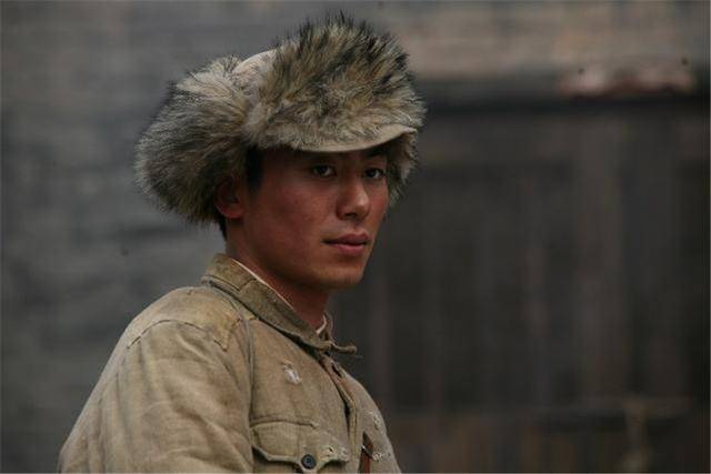 演技|朱亚文早年的有趣经历：面试被拒，出门撞了个人反而得到试镜机会