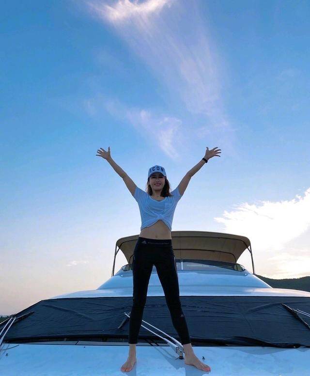 黎姿|人到中年就要像黎姿这样，在穿搭中用“减法”，在什么场合都适用