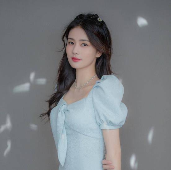 演技|出道即女主，白鹿的“爆火”路上，这部播配角戏才是重要