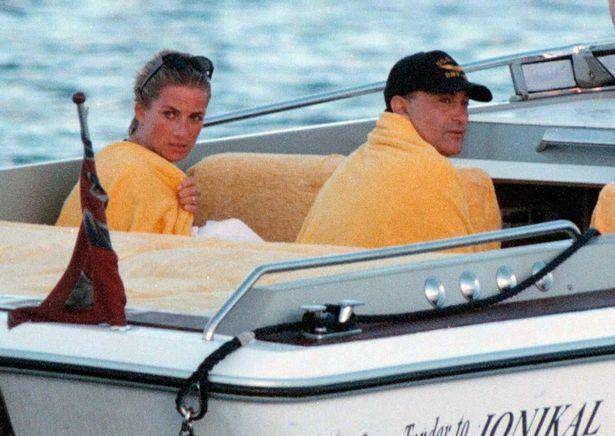 原创记者全新爆料戴安娜王妃假装和多迪恋爱只在镜头前亲密