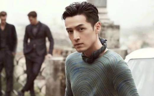 吴昊泽受邀出席品牌活动运动装尽显阳光活力