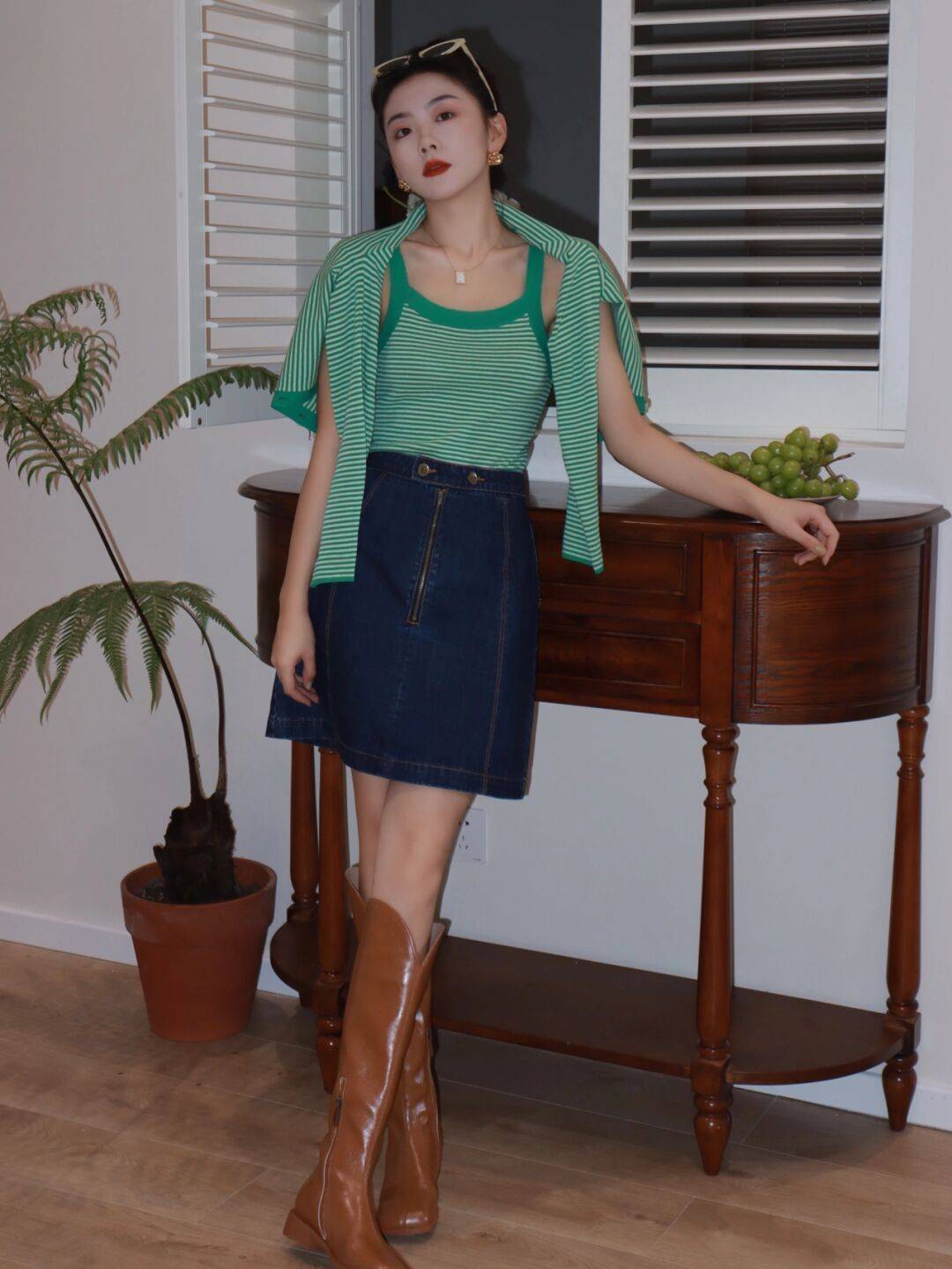 条纹|秋天,这样穿“条纹衫”才高级洋气,搭配牛仔裤舒适日常又减龄