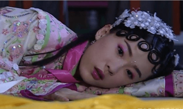 因为|《大清后宫》：沈吟秋将皇上错认成太监，没想到皇上对她一见钟情