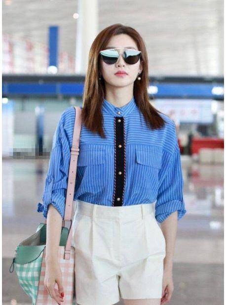 御姐|28岁的李沁清新甜美，大4岁的江疏影一出场，气质上的差别真不小