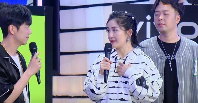 节目组|古力娜扎成常驻嘉宾？站何炅旁边与谢娜平起平坐，将吴昕挤到角落