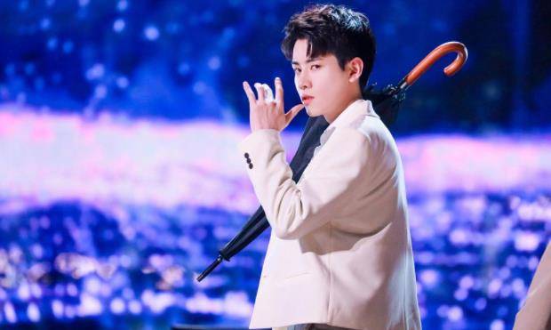 吴签|事出反常必有妖，有哪些人设坍塌的明星，怎么作妖的呢