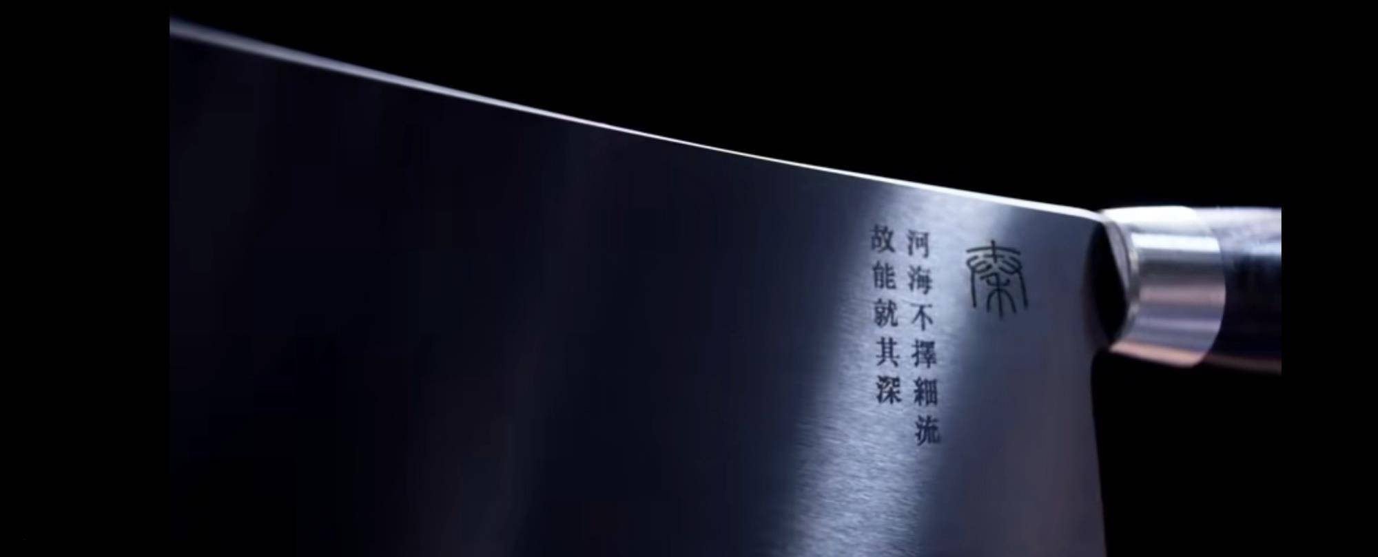 品牌|7把刀7句诗，肖战白色中山装出场，工作室44秒新宣传片发布